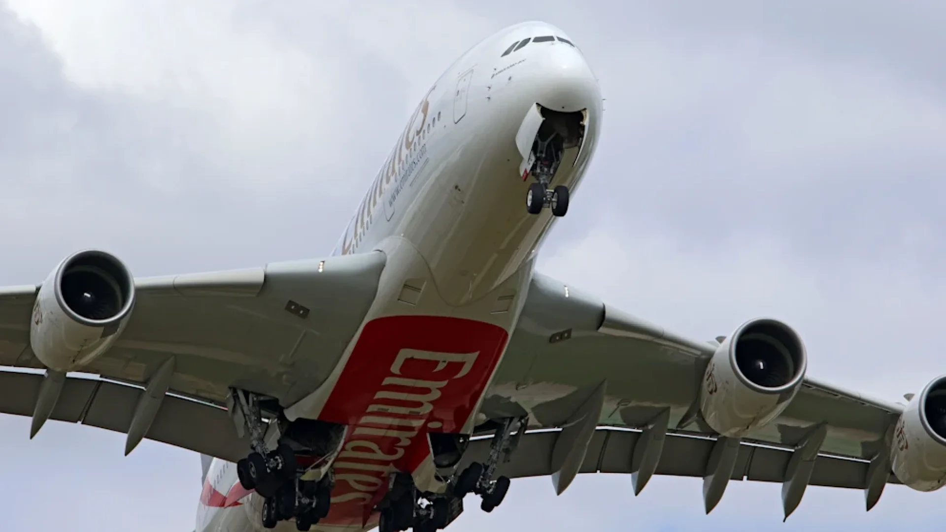 Emirates returns as Lufthansa halts: Middle East routes shift | Die Geissens Real Estate | Luxus Immobilien mit Carmen und Robert Geiss – Die Geissens in Dubai
